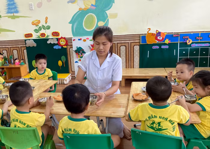 Giáo viên sẽ được xếp lương như thế nào khi thăng hạng hay giáng hạng? (Ảnh minh họa: Lã Tiến)