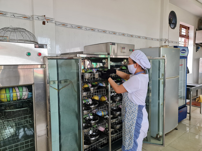 Bếp ăn của Trường mầm non An Dương (quận Lê Chân, Hải Phòng) được xây dựng với đầy đủ các trang, thiết bị hiện đại (Ảnh: Lã Tiến) Bếp ăn của Trường mầm non An Dương (quận Lê Chân, Hải Phòng) được xây dựng với đầy đủ các trang, thiết bị hiện đại (Ảnh: Lã Tiến)