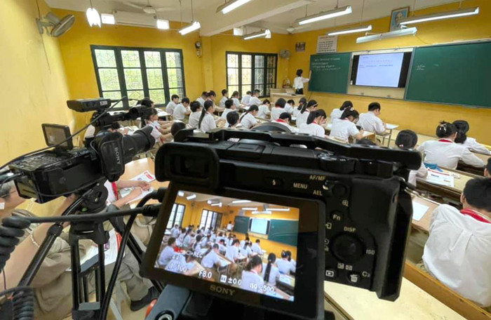 Thầy Cường cho biết: "Trên hệ thống của chúng tôi xây dựng có lưu vết, truy vết tất cả từ việc học sinh vào phòng, làm bài, nộp bài, thầy cô chấm điểm…". Ảnh: Nhà trường cung cấp. Thầy Cường cho biết: "Trên hệ thống của chúng tôi xây dựng có lưu vết, truy vết tất cả từ việc học sinh vào phòng, làm bài, nộp bài, thầy cô chấm điểm…". Ảnh: Nhà trường cung cấp.