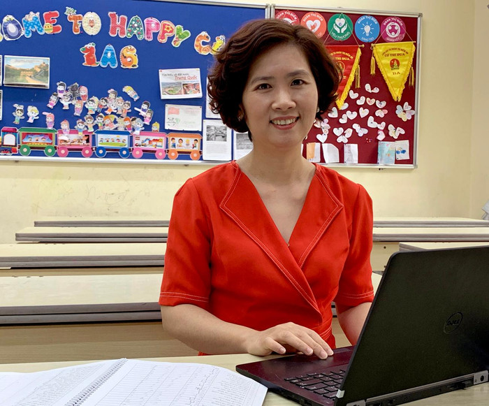 Cô Yến cho biết: “Việc dạy học Online sẽ đảm bảo được về mặt kiến thức, đảm bảo kỹ năng một số môn học, còn việc hình thành một số năng lực học tập khác sẽ có hạn chế hơn và không thể bằng học trực tiếp trên lớp. Ảnh: Tùng Dương. Cô Yến cho biết: “Việc dạy học Online sẽ đảm bảo được về mặt kiến thức, đảm bảo kỹ năng một số môn học, còn việc hình thành một số năng lực học tập khác sẽ có hạn chế hơn và không thể bằng học trực tiếp trên lớp. Ảnh: Tùng Dương.