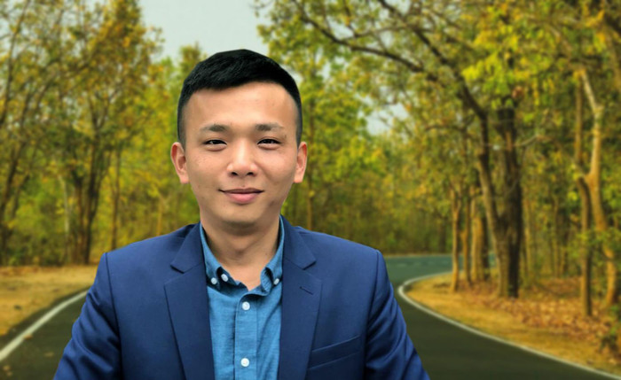 Thầy Lê Hoài Quân: "Cho dù văn mẫu có hay đến đâu cũng chỉ nên coi là tài liệu tham khảo, tuyệt đối không được lạm dụng để sao chép y nguyên". Ảnh: NVCC. Thầy Lê Hoài Quân: "Cho dù văn mẫu có hay đến đâu cũng chỉ nên coi là tài liệu tham khảo, tuyệt đối không được lạm dụng để sao chép y nguyên". Ảnh: NVCC.