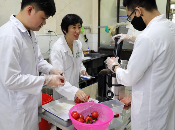 Công nghệ cô đặc nước quả nhiệt đới tích hợp các quá trình màng - JEVA giúp nông dân giải quyết &quot;được mùa mất giá&quot;. Ảnh: Trần Công Đạt.