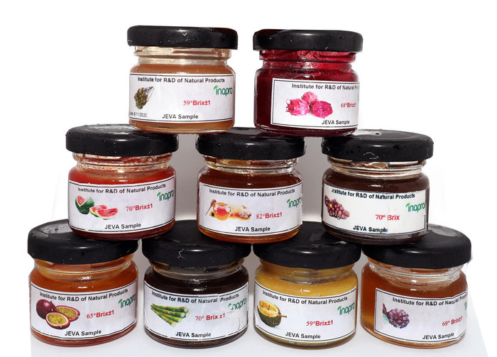 Những mẫu cô đặc của các loại nông sản được lưu giữ ở phòng thí nghiệm của PGS.TS. Nguyễn Minh Tân trong trường Đại học Bách khoa Hà Nội. Ảnh: Trần Công Đạt.