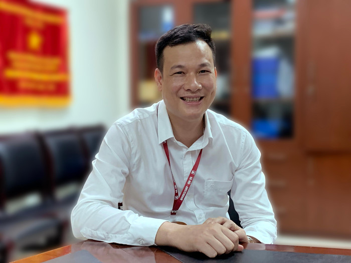 Thầy Bắc cho biết: “Riêng về Từ vựng, tìm từ đồng nghĩa và trái nghĩa, nếu học sinh có một vốn từ rộng thì với bài này các em không đáng lo vì đã gặp những cụm từ này trong quá trình ôn luyện". Ảnh: Tùng Dương. Thầy Bắc cho biết: “Riêng về Từ vựng, tìm từ đồng nghĩa và trái nghĩa, nếu học sinh có một vốn từ rộng thì với bài này các em không đáng lo vì đã gặp những cụm từ này trong quá trình ôn luyện". Ảnh: Tùng Dương.