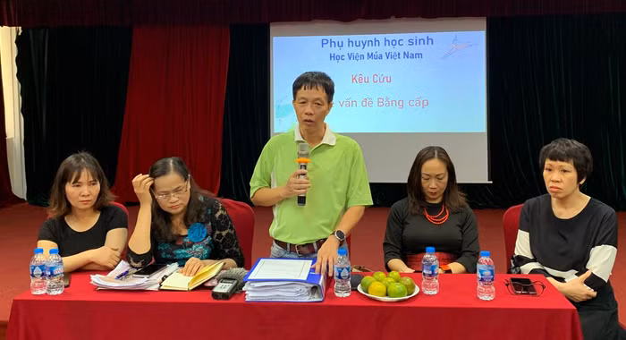 Hàng trăm học viên đã tốt nghiệp Học viện Múa Việt Nam nhưng không thể lấy được bằng trung cấp, mà còn không có bằng Trung học cơ sở cũng như bằng Trung học phổ thông. Ảnh: Tùng Dương.