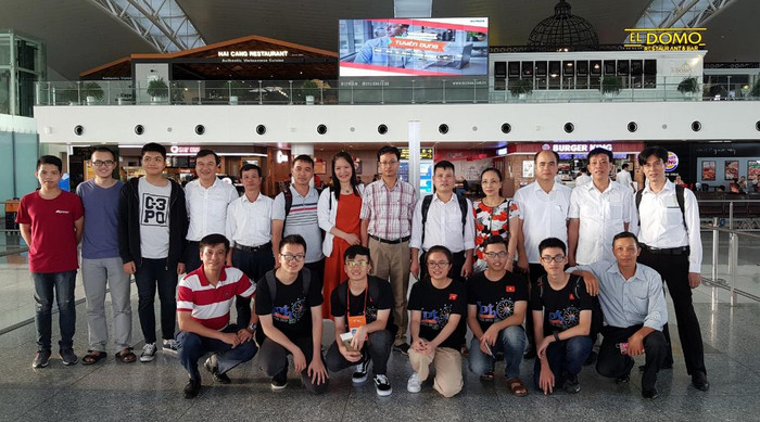 Các giáo viên và học sinh đội tuyển thi quốc tế của Trường Trung học phổ thông chuyên Hà Nội - Amsterdam. Ảnh: NVCC. Các giáo viên và học sinh đội tuyển thi quốc tế của Trường Trung học phổ thông chuyên Hà Nội - Amsterdam. Ảnh: NVCC.