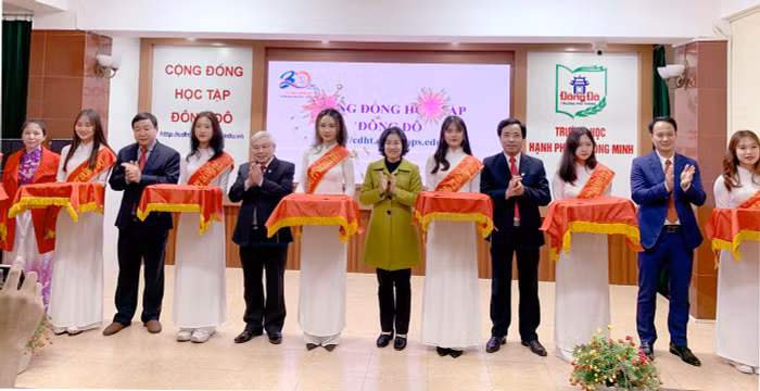 Trung tâm điều hành Cộng đồng học tập Đông Đô là công trình chào mừng Đại hội XIII Đảng Cộng sản Việt Nam của Trường Trung học phổ thông Đông Đô, quận Tây Hồ, Hà Nội. Ảnh: Tùng Dương.