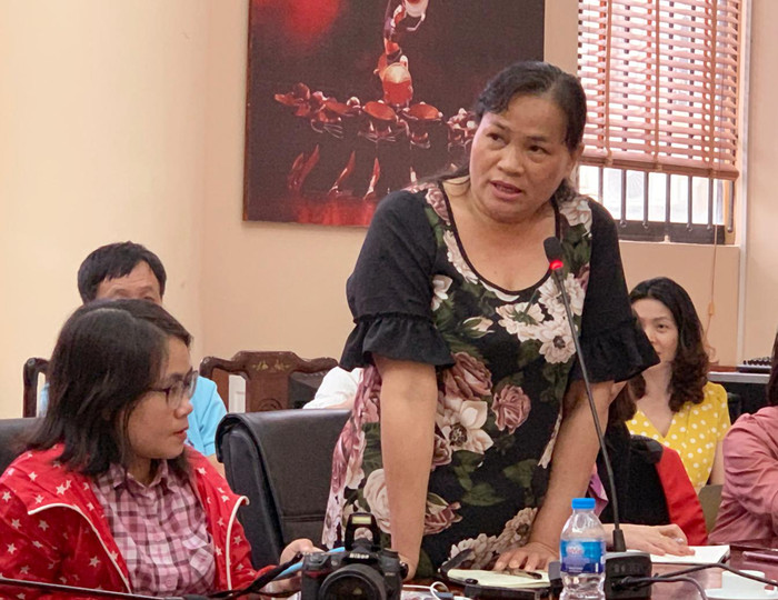 Chị Phạm Thị Thanh Thủy cho biết: "Nếu không có bằng cấp thì thực tế khi tham gia hoạt động chuyên môn các con chỉ nhận được tiền thù lao như những lao động phổ thông. Nếu các con đi dạy múa thì chỉ được tính thù lao theo giờ ”. Ảnh: Tùng Dương. Chị Phạm Thị Thanh Thủy cho biết: "Nếu không có bằng cấp thì thực tế khi tham gia hoạt động chuyên môn các con chỉ nhận được tiền thù lao như những lao động phổ thông. Nếu các con đi dạy múa thì chỉ được tính thù lao theo giờ ”. Ảnh: Tùng Dương.