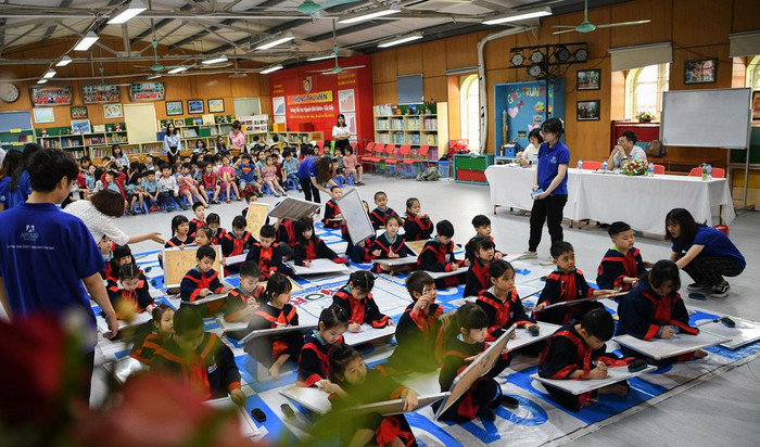 Theo Phó Giáo sư Trần Thành Nam, cha mẹ cần quan tâm dạy con về việc chi tiêu phù hợp trong các tình huống, từ đó trẻ dần hình thành thói quen sử dụng tiền đúng mục đích, không hoang phí. Ảnh minh họa: Tùng Dương. Theo Phó Giáo sư Trần Thành Nam, cha mẹ cần quan tâm dạy con về việc chi tiêu phù hợp trong các tình huống, từ đó trẻ dần hình thành thói quen sử dụng tiền đúng mục đích, không hoang phí. Ảnh minh họa: Tùng Dương.