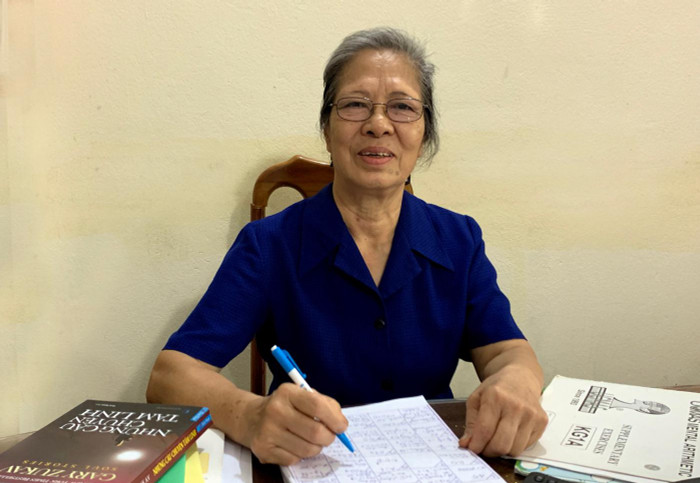 Theo bà Thu: “Hiện tượng sử dụng bằng cấp giả đang gây nhiều bức xúc trong xã hội, đây cũng là một biểu hiện suy thoái về đạo đức, lối sống được nêu trong Nghị quyết TW4 (khóa XII). Ảnh: Tùng Dương. Theo bà Thu: “Hiện tượng sử dụng bằng cấp giả đang gây nhiều bức xúc trong xã hội, đây cũng là một biểu hiện suy thoái về đạo đức, lối sống được nêu trong Nghị quyết TW4 (khóa XII). Ảnh: Tùng Dương.