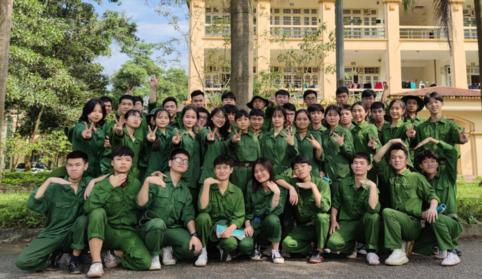 Sinh viên Hoàng Đức Chung và các bạn cùng lớp tại Trường Đại học kỹ thuật công nghiệp (Đại học Thái nguyên). Ảnh: NVCC. Sinh viên Hoàng Đức Chung và các bạn cùng lớp tại Trường Đại học kỹ thuật công nghiệp (Đại học Thái nguyên). Ảnh: NVCC.