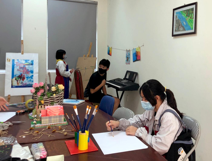 Cô Lan Anh chia sẻ thêm: “Trường chúng tôi có thể nói là đi đầu trong huyện về vấn đề tư vấn học đường, cân bằng cảm xúc cho học sinh cũng như các thầy cô giáo. Ảnh: NVCC. Cô Lan Anh chia sẻ thêm: “Trường chúng tôi có thể nói là đi đầu trong huyện về vấn đề tư vấn học đường, cân bằng cảm xúc cho học sinh cũng như các thầy cô giáo. Ảnh: NVCC.