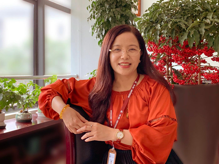 Cô Nguyễn Thị Kim Dung: &quot;Theo tôi học kỳ I các con vẫn học bình thường đầy đủ, sau Tết chỉ nghỉ có một tháng và vẫn học trực tuyến, việc học này khá hiệu quả với học sinh lớp 9 chứ không phải như lớp 1 lớp 2 mà nói không học được. Ảnh: Tùng Dương.