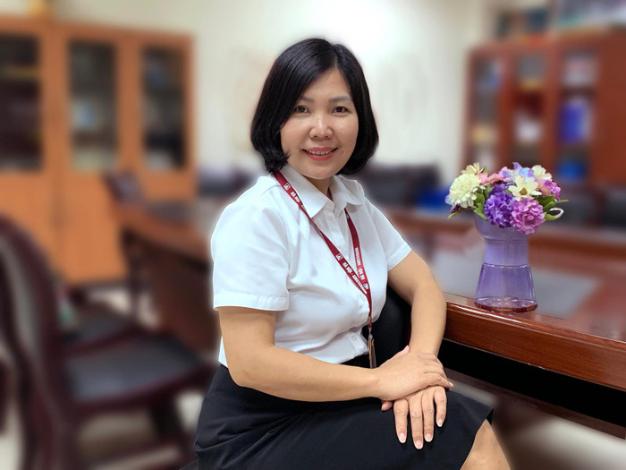 Cô Mai Thị Tình: &quot;Thi theo phương pháp trắc nghiệm với hơn 40 câu hỏi nên đề thi rải ra toàn bộ chương trình, trừ những phần đã giảm tải. Thực tế số lượng câu hỏi khá lớn nên khả năng bài nào cũng có câu hỏi rơi vào, chính vì vậy không thể học “tủ” phần nào đó. Ảnh: Tùng Dương.