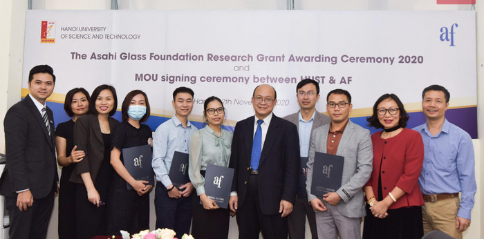 Buổi lễ ký kết online giữa Asahi Glass Foundation và Trường Đại học Bách khoa Hà Nội ngày 12/11/2020. Ảnh: Nhà trường cung cấp. Buổi lễ ký kết online giữa Asahi Glass Foundation và Trường Đại học Bách khoa Hà Nội ngày 12/11/2020. Ảnh: Nhà trường cung cấp.