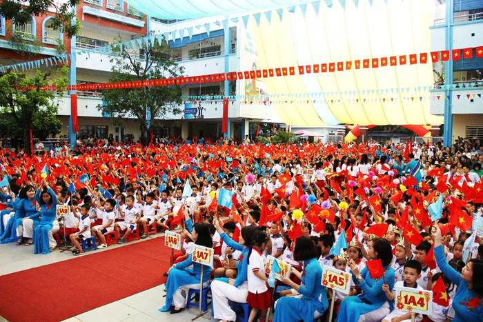 Thầy cô có thể rất giỏi về chuyên môn, nhưng vẫn phải xem lại về vấn đề đạo đức, bởi có thể anh dùng chuyên môn giỏi đó để dạy thêm ngoài chính khóa, để làm “việc nọ việc kia” chứ không phải để lên lớp. Ảnh minh họa: N.T. Thầy cô có thể rất giỏi về chuyên môn, nhưng vẫn phải xem lại về vấn đề đạo đức, bởi có thể anh dùng chuyên môn giỏi đó để dạy thêm ngoài chính khóa, để làm “việc nọ việc kia” chứ không phải để lên lớp. Ảnh minh họa: N.T.
