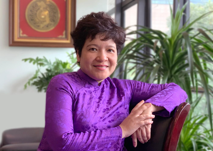 Nhà giáo Trần Thùy Dương: "Có đề tài khi nghe các con thuyết trình tôi thấy quá vĩ mô. Vậy nên chúng ta phải là người định hướng cho các con và đặc biệt là ban giám khảo cần cho các con thấy được đề tài này đang quá sức". Ảnh: Tùng Dương. Nhà giáo Trần Thùy Dương: "Có đề tài khi nghe các con thuyết trình tôi thấy quá vĩ mô. Vậy nên chúng ta phải là người định hướng cho các con và đặc biệt là ban giám khảo cần cho các con thấy được đề tài này đang quá sức". Ảnh: Tùng Dương.