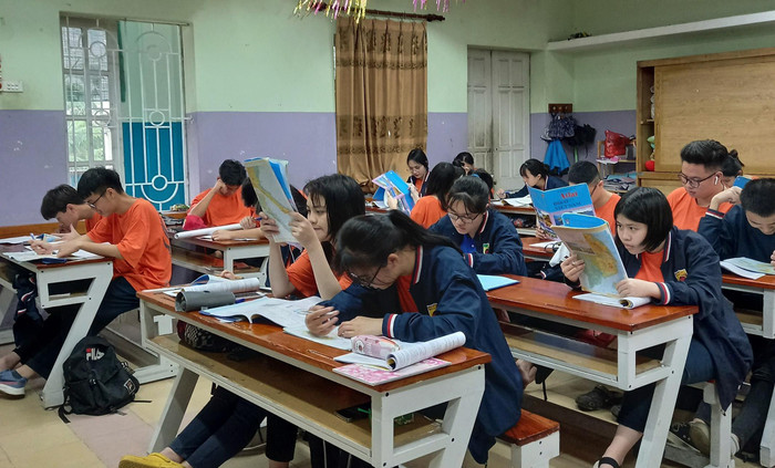 Học sinh Trường Trung học cơ sở - Trung học phổ thông Nguyễn Bỉnh Khiêm trong giờ học Địa lý. Ảnh: T.D.