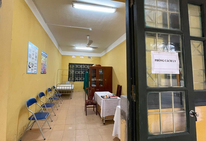 Phòng cách ly đã được khử khuẩn chuẩn bị sẵn sàng tại Trường Trung học cơ sở Thái Thịnh, quận Đống Đa, Hà Nội. Ảnh: Nhà trường cung cấp.