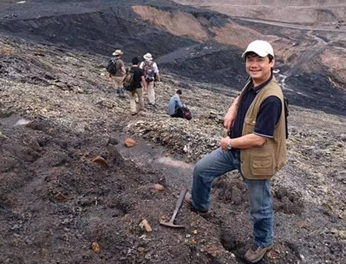 Tiến sĩ Phan Đông Pha trong một lần đi nghiên cứu thực địa tại một vùng mỏ. Ảnh: NVCC.