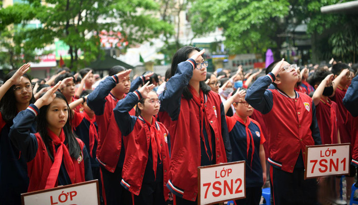 Trong thực tế hiện nay, vai trò đại diện của phụ huynh, của học sinh trong Hội đồng trường có được sự kết nối thực chất hay không, và trong hoàn cảnh của đất nước ta hiện nay thì hội đồng trường ở cấp phổ thông có thực sự hiệu quả, thực sự cần thiết hay không? Đấy là điều xã hội có quyền đặt ra câu hỏi. Ảnh minh họa: T.D. Trong thực tế hiện nay, vai trò đại diện của phụ huynh, của học sinh trong Hội đồng trường có được sự kết nối thực chất hay không, và trong hoàn cảnh của đất nước ta hiện nay thì hội đồng trường ở cấp phổ thông có thực sự hiệu quả, thực sự cần thiết hay không? Đấy là điều xã hội có quyền đặt ra câu hỏi. Ảnh minh họa: T.D.