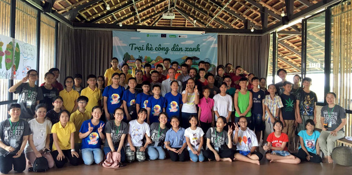 Cô Thảo và các em học sinh trong buổi học ngoại khóa. Ảnh: NVCC. Cô Thảo và các em học sinh trong buổi học ngoại khóa. Ảnh: NVCC.