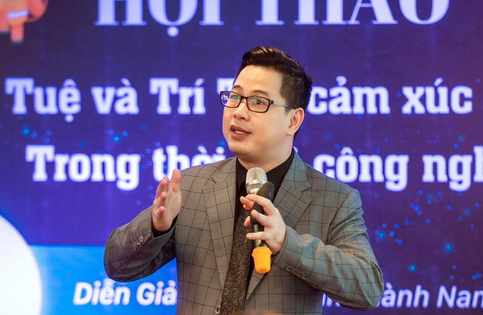 Theo thầy Nam: "Một tiến sĩ Toán về dạy tại trường phổ thông, và nếu chỉ dạy kiến thức đơn thuần không thôi thì theo tôi không hợp". Ảnh: NVCC.