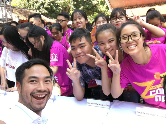 Thầy Công trong một buổi tư vấn tuyển sinh đại học. Ảnh: NVCC. Thầy Công trong một buổi tư vấn tuyển sinh đại học. Ảnh: NVCC.