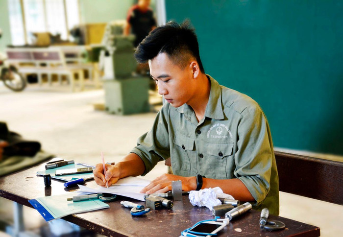 Theo học nghề kỹ thuật cũng là một sự lựa chọn. Ảnh minh họa: T.D.