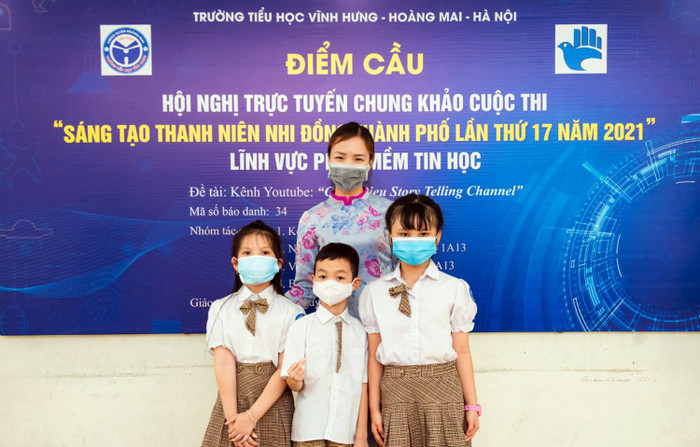 Cô Nguyễn Phương Thảo và các em học sinh tại cuộc thi “Sáng tạo thanh thiếu niên và nhi đồng toàn quốc” trong thanh thiếu niên và nhi đồng thành phố, lần thứ 17, cô Thảo và các em đã đạt giải 3 cấp thành phố. Ảnh: NVCC. Cô Nguyễn Phương Thảo và các em học sinh tại cuộc thi “Sáng tạo thanh thiếu niên và nhi đồng toàn quốc” trong thanh thiếu niên và nhi đồng thành phố, lần thứ 17, cô Thảo và các em đã đạt giải 3 cấp thành phố. Ảnh: NVCC.
