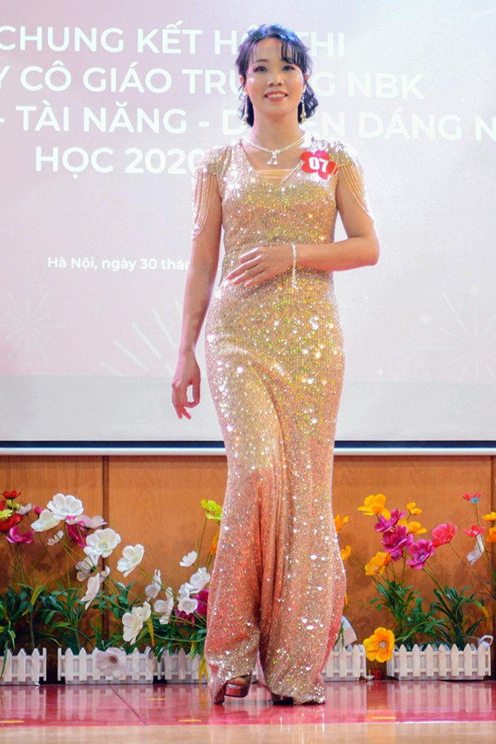 Các thầy cô tham dự cuộc thi là những gương mặt xuất sắc, trải qua các phần thi sơ khảo với số điểm cao nhất để hội tụ trong đêm chung khảo.Ảnh: Trường NBK.