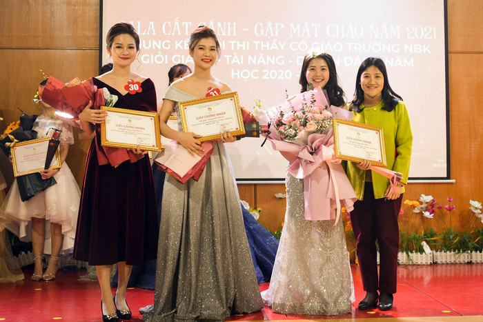 Các giải triển vọng, khuyến khích, cùng rất nhiều giải phụ khác đã được trao cho các cá nhân xứng đáng. Ảnh: Trường NBK.