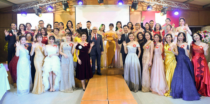 Các cán bộ, giáo viên Trường Nguyễn Bỉnh Khiêm - Cầu Giấy, Hà Nội tham dự cuộc thi: Chung khảo Hội thi Giáo viên Trường Nguyễn Bỉnh Khiêm Giỏi giang - Tài năng - Duyên dáng. Ảnh: Trường NBK.