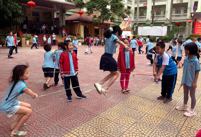 Cô Vân Khánh nói rằng, tình yêu thương, trách nhiệm và tấm lòng của người mẹ, sự chân thành và niềm tin sẽ giúp mọi đứa trẻ trưởng thành. Ảnh minh họa học sinh Trường Nguyễn Bỉnh Khiêm: Tùng Dương. Cô Vân Khánh nói rằng, tình yêu thương, trách nhiệm và tấm lòng của người mẹ, sự chân thành và niềm tin sẽ giúp mọi đứa trẻ trưởng thành. Ảnh minh họa học sinh Trường Nguyễn Bỉnh Khiêm: Tùng Dương.