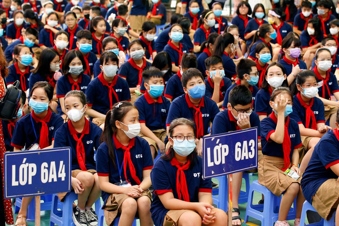 Vấn đề thi thật của học sinh là nhà trường dạy cái gì thì nên cho các em thi cái đó, chương trình dạy thế nào thì thi như thế, đừng có cho thi cao quá so với kiến thức của các em đã được học. Ảnh minh họa: Tùng Dương. Vấn đề thi thật của học sinh là nhà trường dạy cái gì thì nên cho các em thi cái đó, chương trình dạy thế nào thì thi như thế, đừng có cho thi cao quá so với kiến thức của các em đã được học. Ảnh minh họa: Tùng Dương.