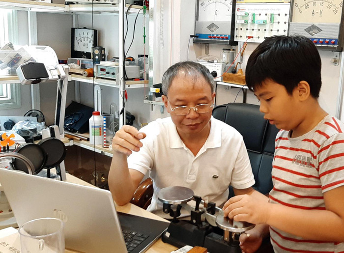 Theo thầy Túc: "Tập huấn sách giáo khoa mới cho giáo viên thì nội dung còn mang tính chất nghĩa vụ, hời hợt, chung chung và mang mầu sắc quảng cáo bán hàng”. Ảnh: NVCC. Theo thầy Túc: "Tập huấn sách giáo khoa mới cho giáo viên thì nội dung còn mang tính chất nghĩa vụ, hời hợt, chung chung và mang mầu sắc quảng cáo bán hàng”. Ảnh: NVCC.