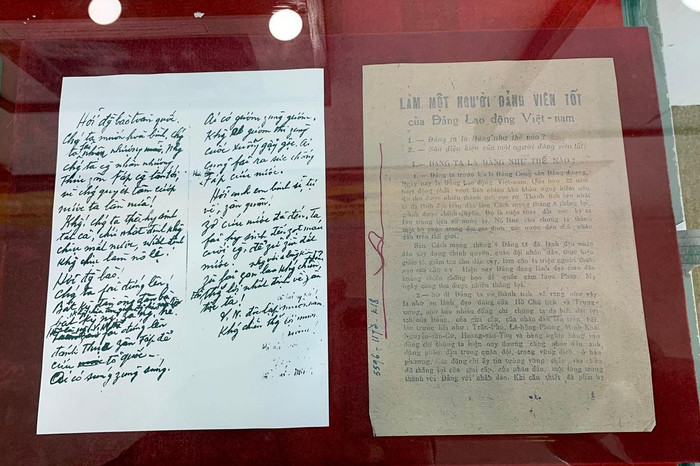 Nhiều bút tích, tư liệu quý của Đảng được trưng bày. Ảnh: Tùng Dương.