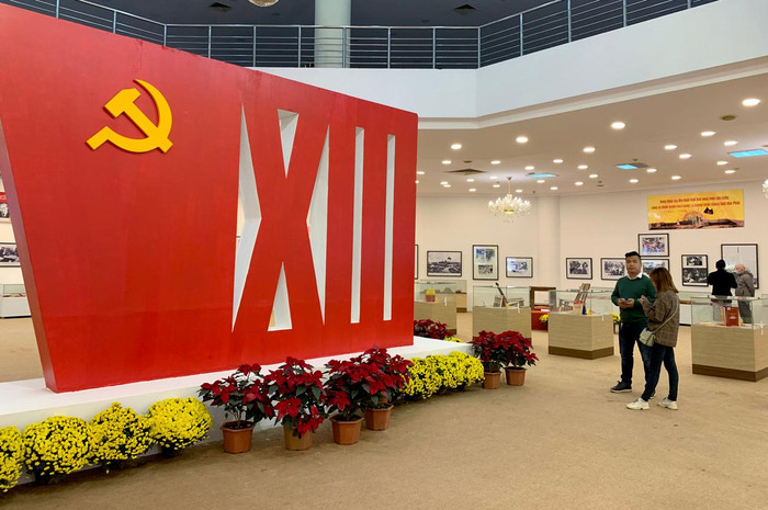 Đảng Cộng sản Việt Nam luôn khẳng định vai trò quyết định trong quá trình đấu tranh giải phóng dân tộc, đổi mới và xây dựng đất nước, những thành tựu mà nhân dân ta đã giành được trong công cuộc xây dựng và bảo vệ Tổ quốc Việt Nam xã hội chủ nghĩa. Ảnh: Tùng Dương.