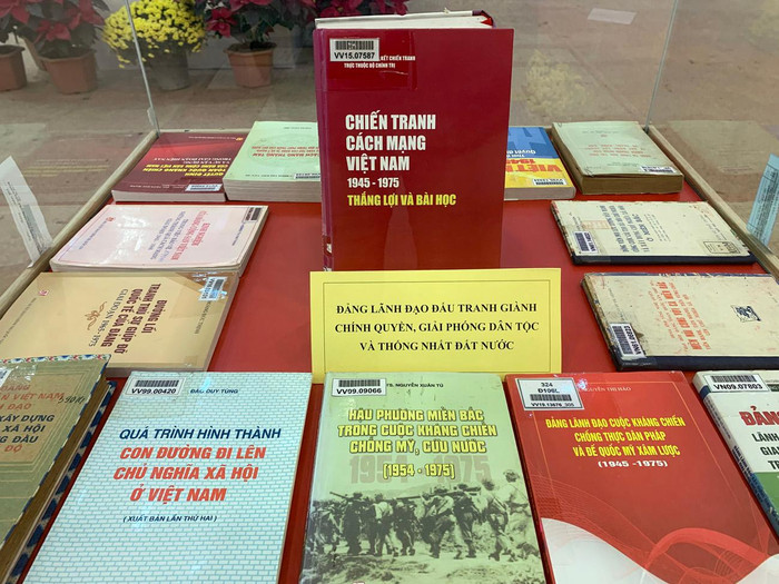 Đảng lãnh đạo đấu tranh giành chính quyền, giải phóng dân tộc và thống nhất đất nước. Ảnh: Tùng Dương.