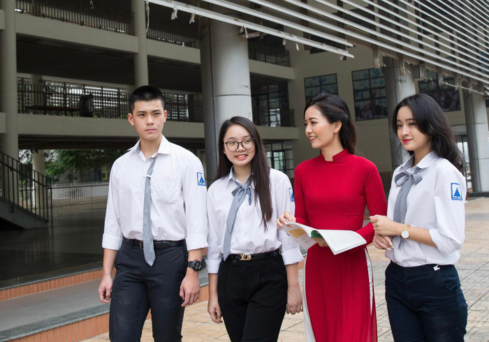 Cô Hồng Anh khẳng định: “Được đồng hành cùng thế hệ trẻ trong các hoạt động Đoàn là vinh dự, cũng là cơ hội cho tôi được học hỏi những điều tuyệt vời từ các bạn". Ảnh: Nhân vật cung cấp.