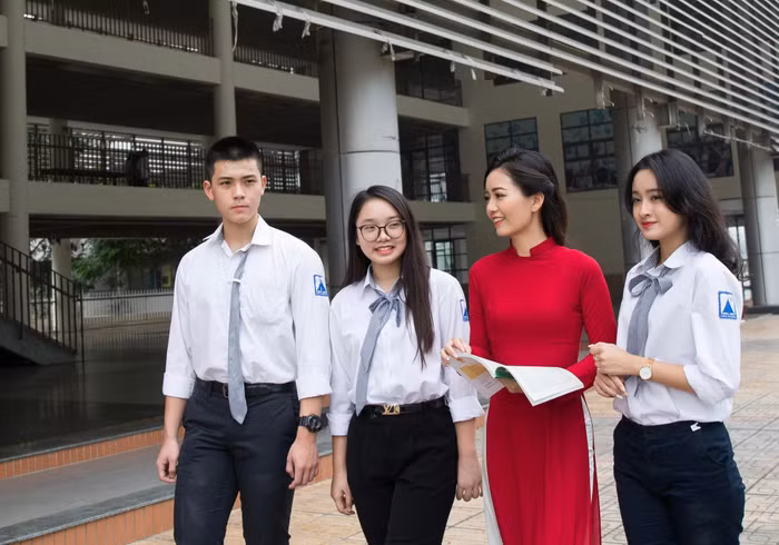 Cô Hồng Anh khẳng định: “Được đồng hành cùng thế hệ trẻ trong các hoạt động Đoàn là vinh dự, cũng là cơ hội cho tôi được học hỏi những điều tuyệt vời từ các bạn". Ảnh: Nhân vật cung cấp.