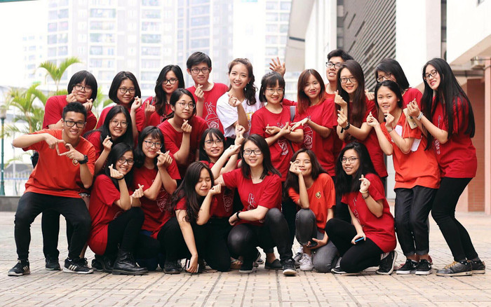 Cô Hồng Anh chia sẻ:"Tôi may mắn là một trong những học sinh được học trọn vẹn 7 năm tại Trường Trung học phổ thông chuyên Hà Nội - Amsterdam, đây cũng là ngôi trường mẹ tôi gắn bó từ năm 1986". Ảnh: Nhân vật cung cấp.