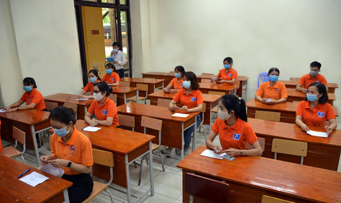 24 thí sinh sẽ ngồi cùng 1 phòng thi để đảm bảo an toàn giãn cách, đeo khẩu trang trong suốt quá trình thi. Ảnh: G.H.