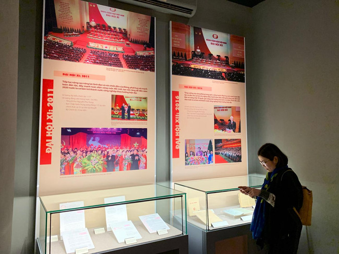 Đảng Cộng sản Việt Nam ra đời đánh dấu bước ngoặt vô cùng quan trọng trong lịch sử cách mạng Việt Nam. Đảng đã tập hợp sức mạnh trí tuệ của toàn dân, làm nên những chiến công hiển hách có ý nghĩa lịch sử và tầm vóc thời đại của dân tộc Việt Nam. Ảnh: Tùng Dương.