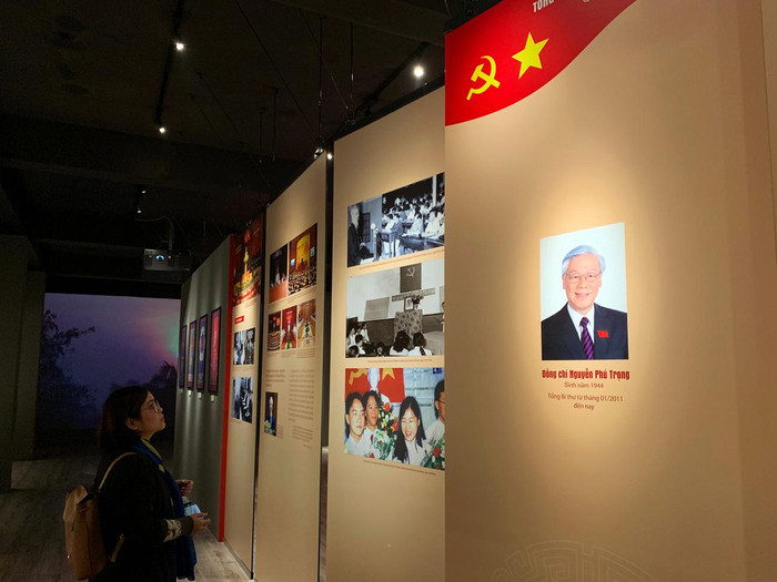 Đảng đã tập hợp sức mạnh trí tuệ của toàn dân, làm nên những kì tích, những chiến công hiển hách có ý nghĩa lịch sử và tầm vóc thời đại của dân tộc Việt Nam. Ảnh: Tùng Dương.