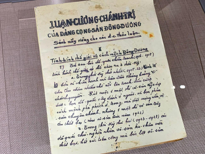 Luận cương Chính trị của Đảng do đồng chí Trần Phú soạn thảo, tháng 10/1930. Ảnh: Tùng Dương.