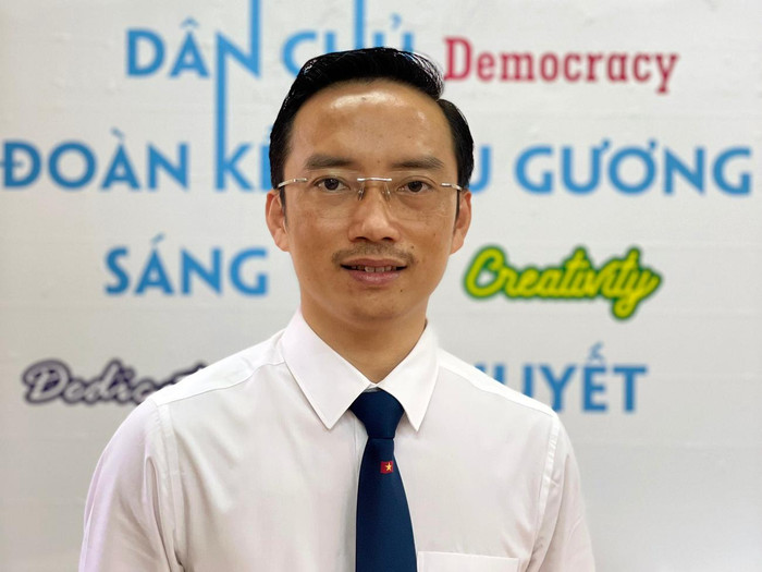 Nhà giáo Nguyễn Cao Cường: "Có không ít nhà trường đến cuối học kỳ các thầy cô mới ngồi lại để đánh giá học sinh xem đạt hạnh kiểm loại gì? Như vậy câu chuyện nặng về đánh giá một lần". Ảnh: NVCC. Nhà giáo Nguyễn Cao Cường: "Có không ít nhà trường đến cuối học kỳ các thầy cô mới ngồi lại để đánh giá học sinh xem đạt hạnh kiểm loại gì? Như vậy câu chuyện nặng về đánh giá một lần". Ảnh: NVCC.