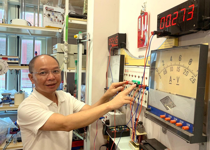 Thầy Mai Văn Túc - Giáo viên Vật Lý, Trường Trung học phổ thông Chuyên Khoa học Tự nhiên (Đại học Quốc gia Hà Nội). Ảnh: Tùng Dương. Thầy Mai Văn Túc - Giáo viên Vật Lý, Trường Trung học phổ thông Chuyên Khoa học Tự nhiên (Đại học Quốc gia Hà Nội). Ảnh: Tùng Dương.