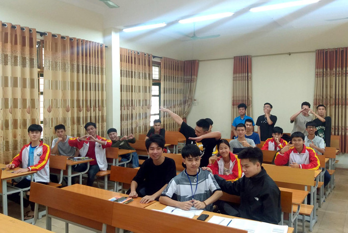 Quang hy vọng sau khi tốt nghiệp ngành này có thể tìm được việc làm tại các Viện Nghiên cứu Điện tử - tin học - Tự động hóa, Viện ứng dụng công nghệ, Trung tâm thiết kế vi mạch, các Khu công nghệ cao…Ảnh: NVCC. Quang hy vọng sau khi tốt nghiệp ngành này có thể tìm được việc làm tại các Viện Nghiên cứu Điện tử - tin học - Tự động hóa, Viện ứng dụng công nghệ, Trung tâm thiết kế vi mạch, các Khu công nghệ cao…Ảnh: NVCC.