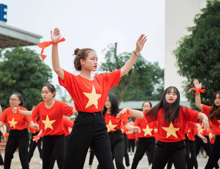 Ngoài việc học tập, Vũ Thị Thúy Quỳnh còn tham gia nhiều hoạt động của nhà trường. Ảnh: NVCC.